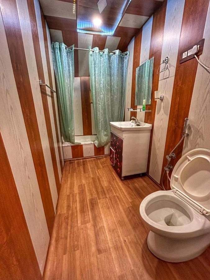 מלון Srīnagar Exotic Young Shreen Houseboat מראה חיצוני תמונה