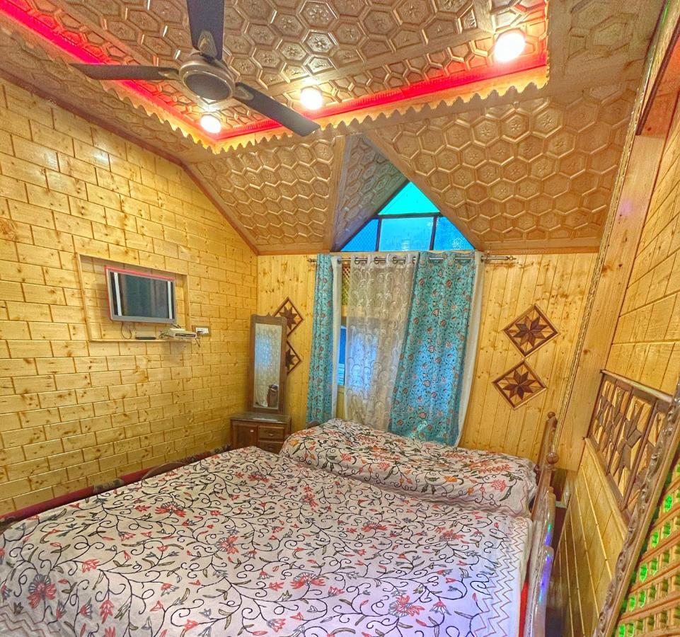 Srīnagar Exotic Young Shreen Houseboat מראה חיצוני תמונה