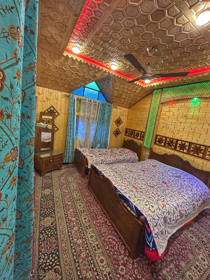 מלון Srīnagar Exotic Young Shreen Houseboat מראה חיצוני תמונה